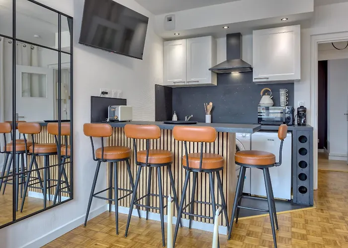 Alexandre F2 Cosy Avec Parking A Deux Pas De La Seine