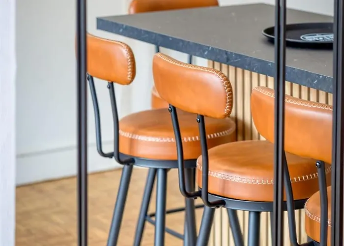 Alexandre F2 Cosy Avec Parking A Deux Pas De La Seine