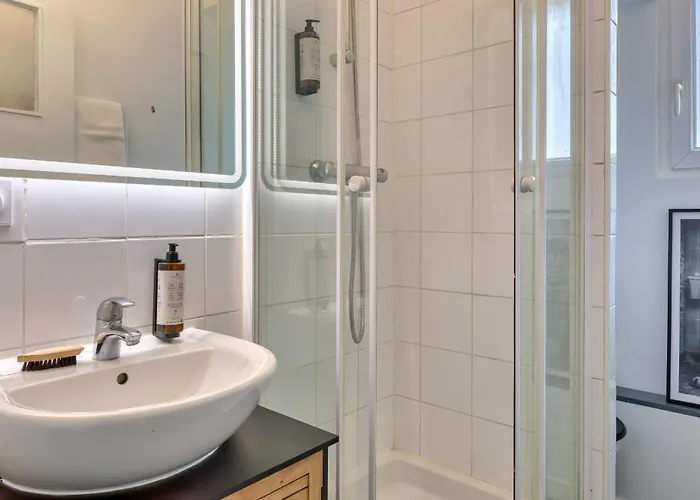 Alexandre F2 Cosy Avec Parking A Deux Pas De La Seine